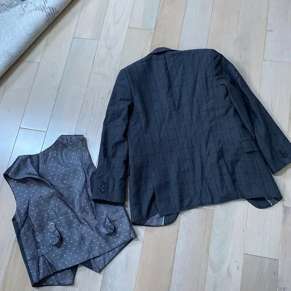 Isaac Mizrahi grey soft sports jacked blazer and vest